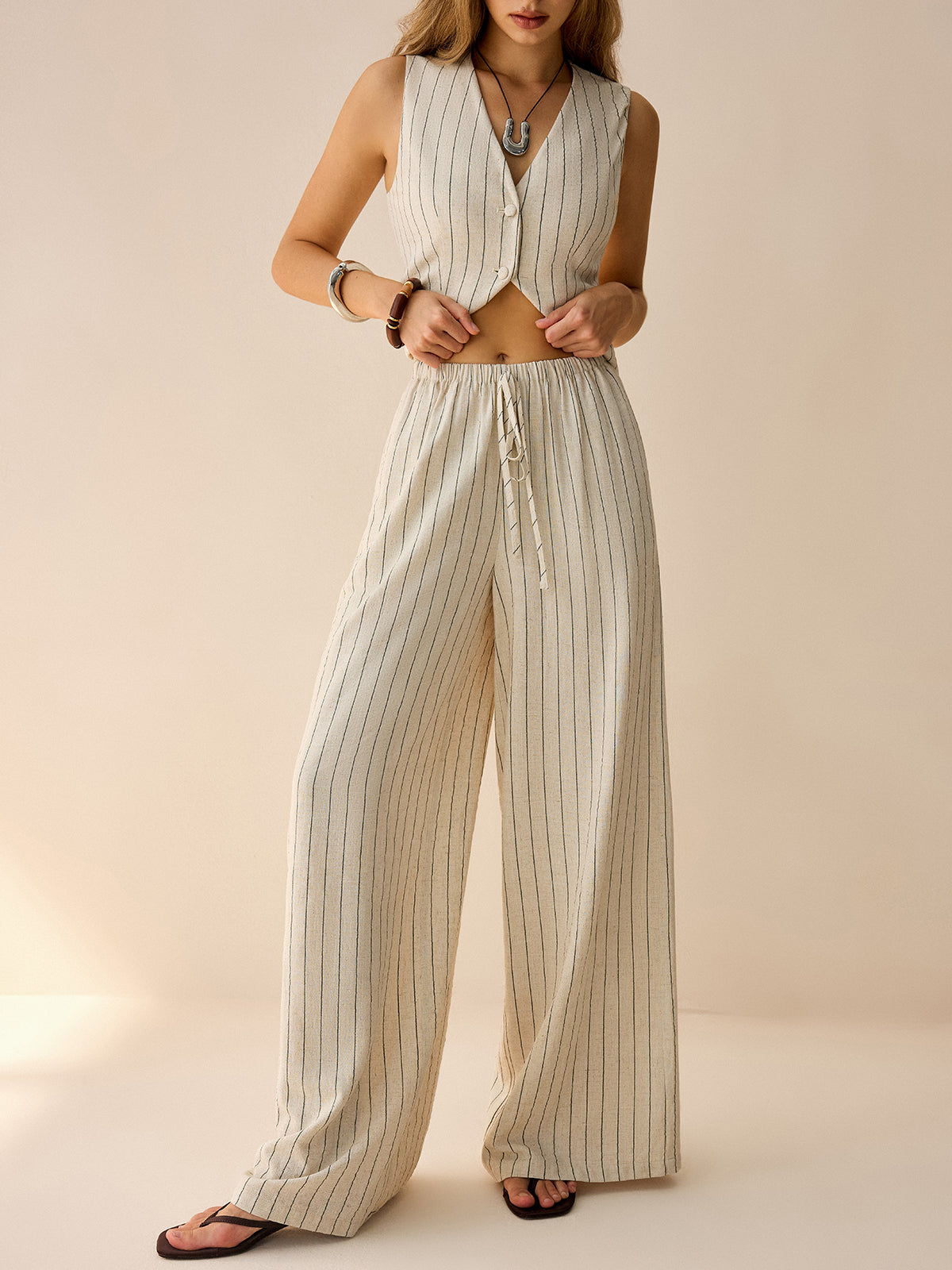 Conjunto de chaleco sin mangas a rayas y pantalones