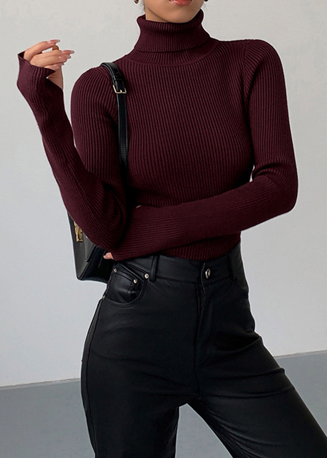 Jersey de cuello alto minimalista de punto fino