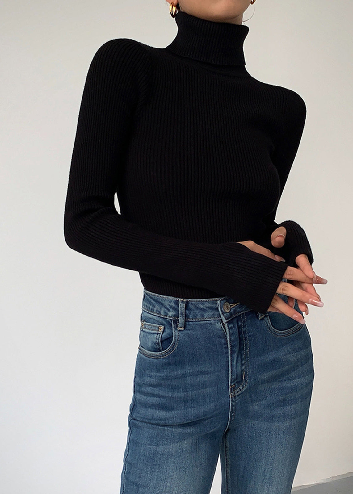 Jersey de cuello alto minimalista de punto fino