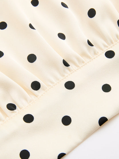 Conjunto de top sin mangas de lunares y falda larga