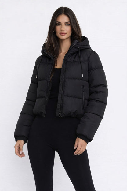 Chaqueta acolchada con capucha negra