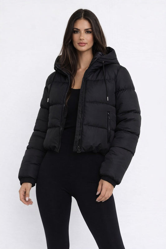 Chaqueta acolchada con capucha negra