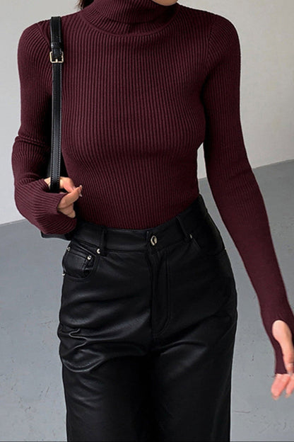 Jersey de cuello alto minimalista de punto fino