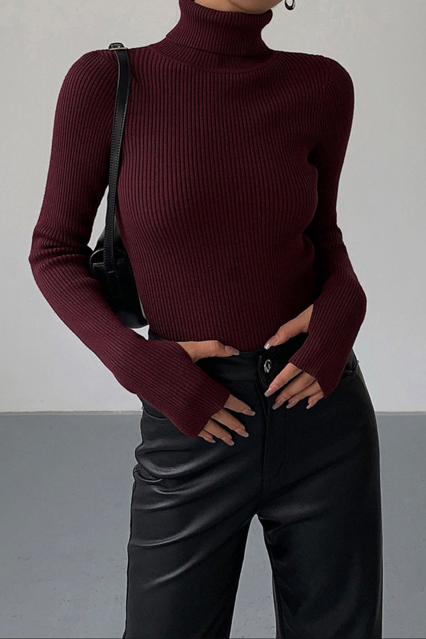 Jersey de cuello alto minimalista de punto fino