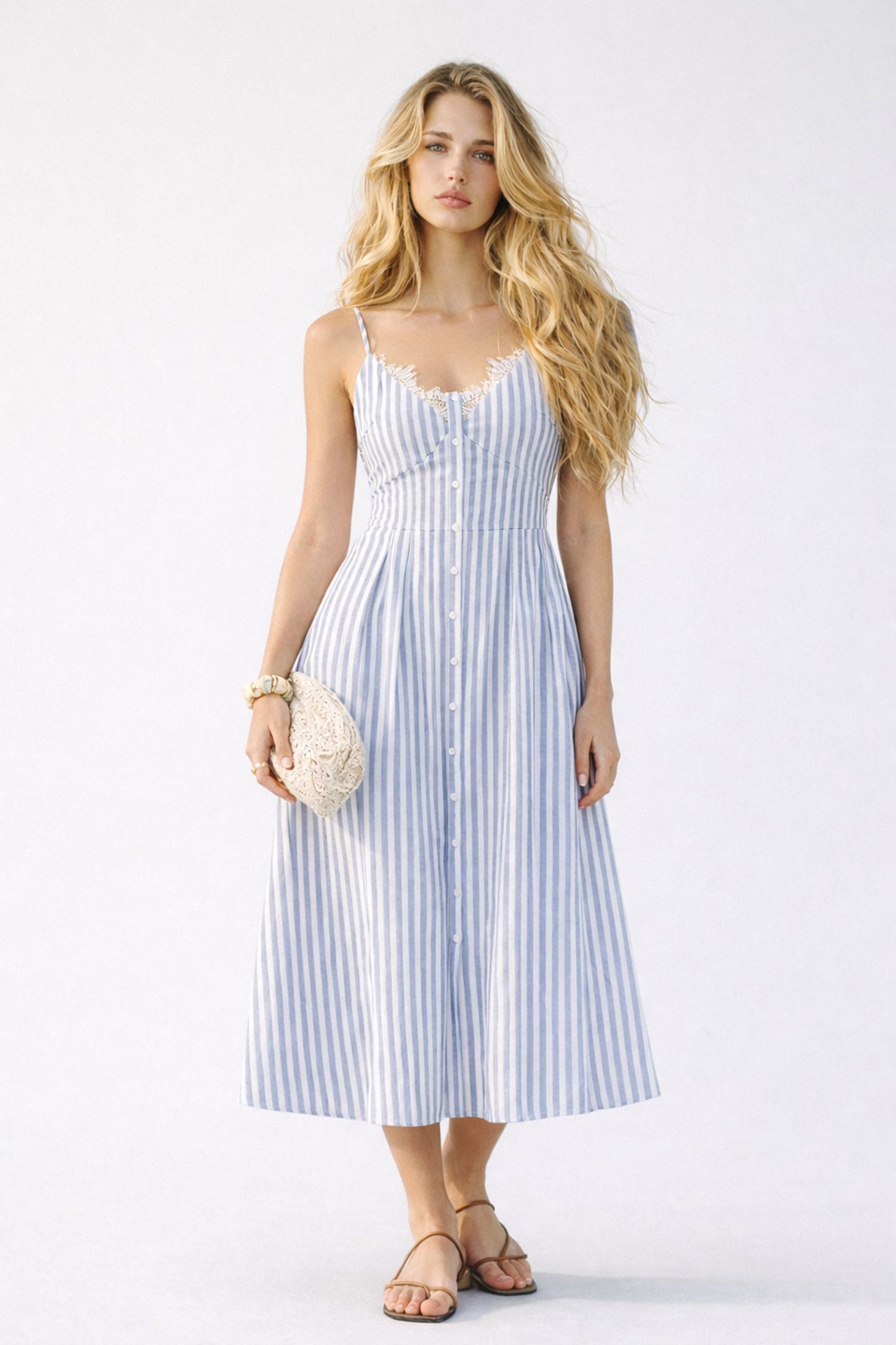 Vestido largo con tirantes de encaje y rayas