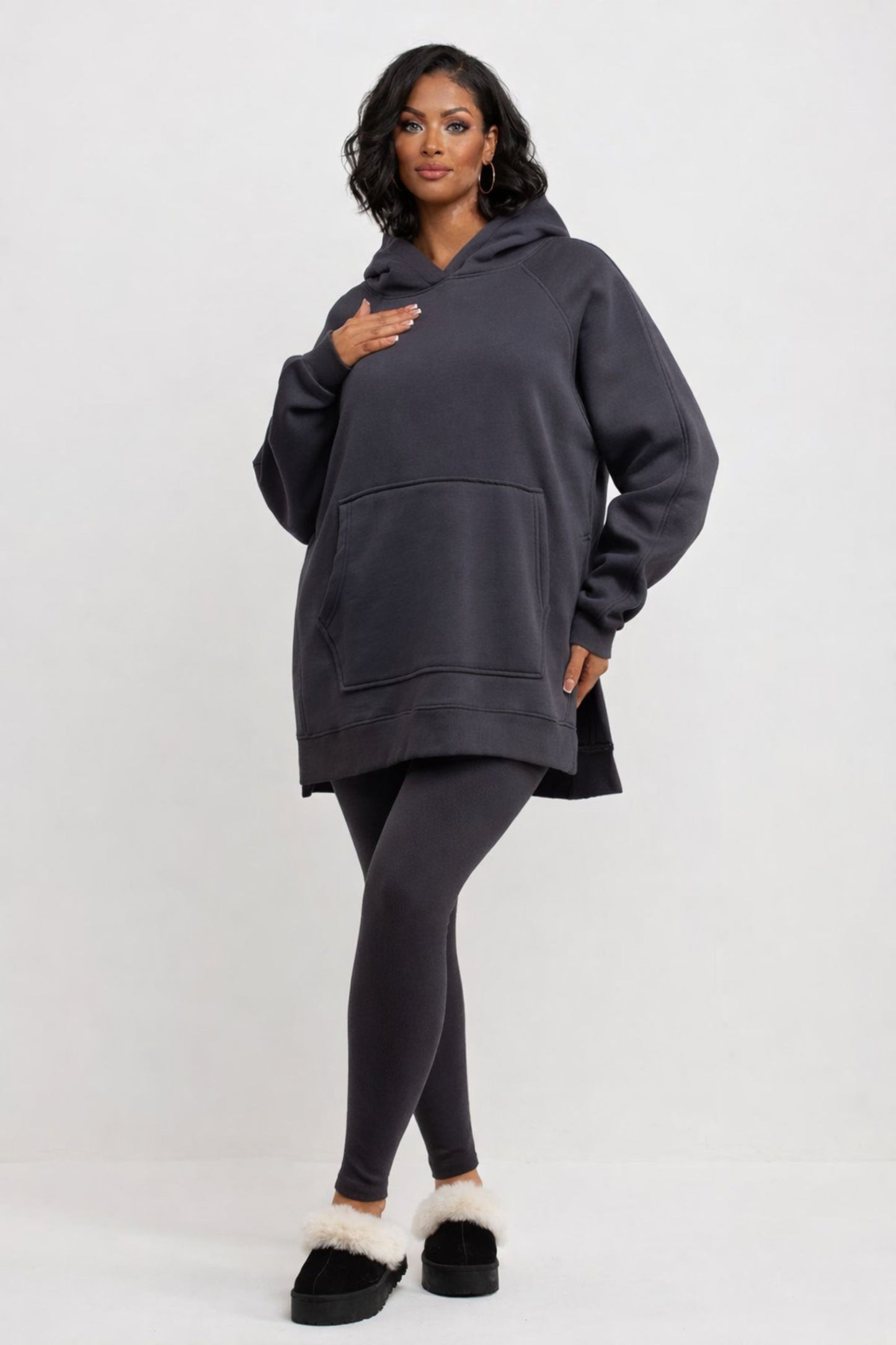 Conjunto de sudadera con capucha y leggings color carbón