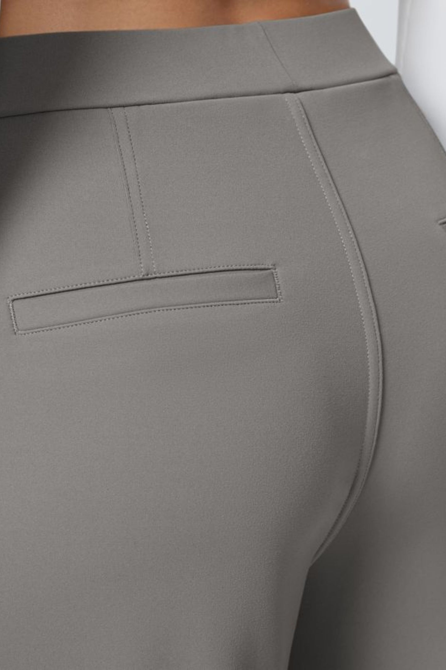 Pantalón de tela elástica plisada Catalina Ferro Flex™