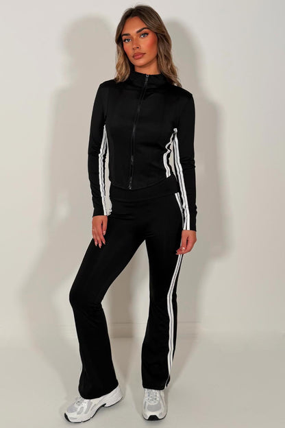 Conjunto a juego de pantalón acampanado y chaqueta deportiva con rayas